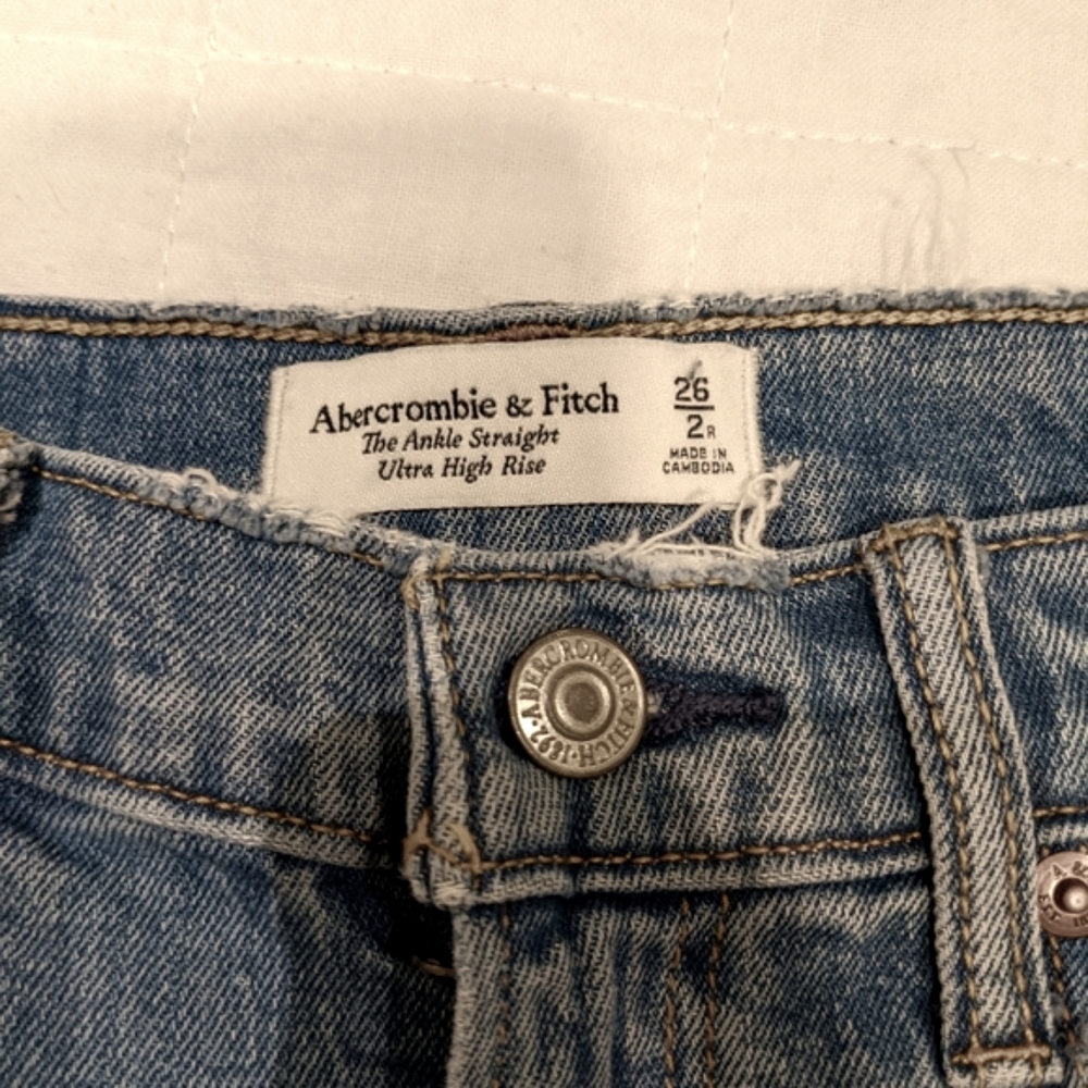 Abercrombie & Fitch Ankle Straight Ultra High Rise Jeans
